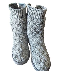 UGG Isla Gray Cable Knit Back Bow Ribbon Boot Size 8